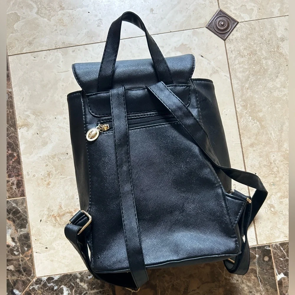 Elegant Black Backpack 🥞
